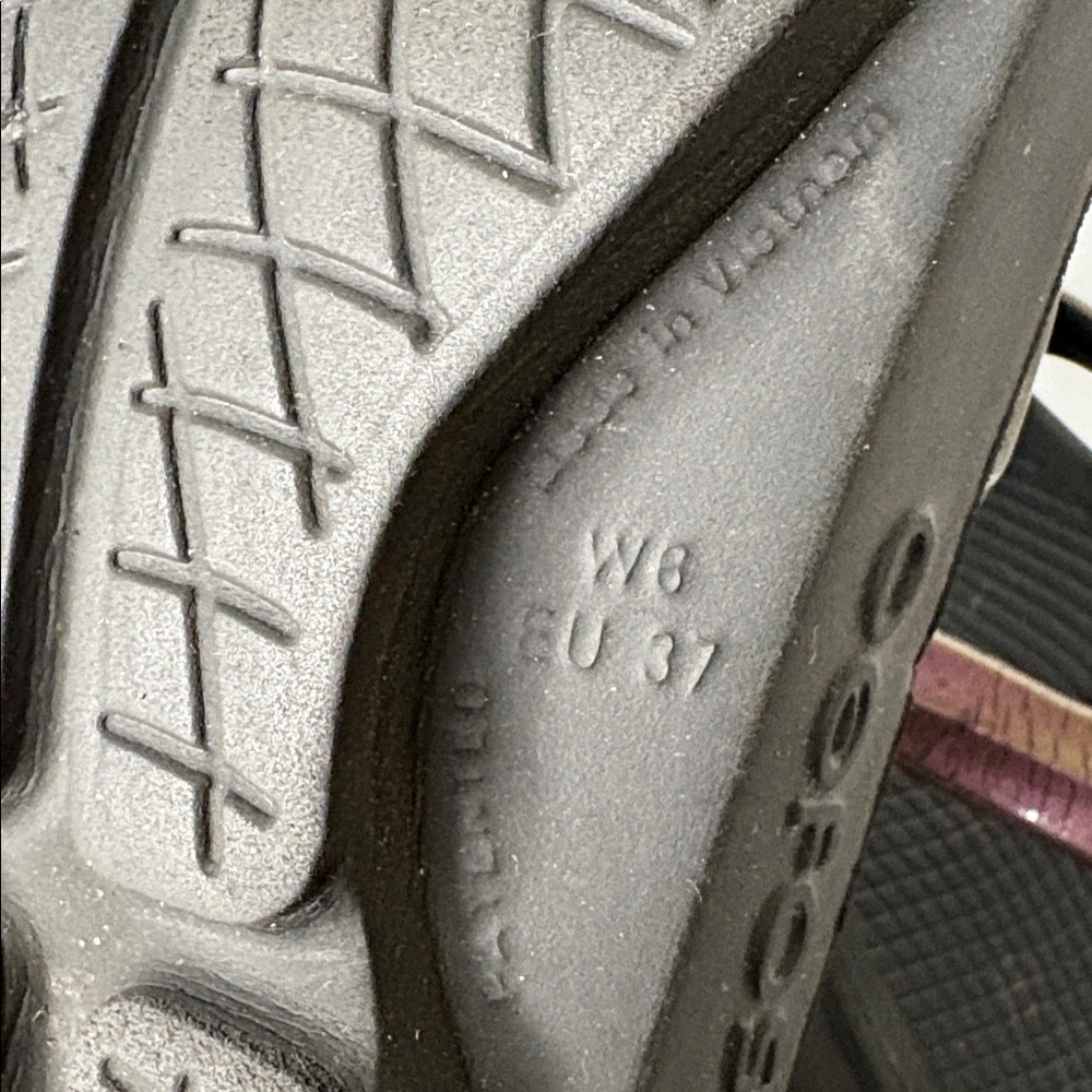 OOFOS OOlala Luxe Recovery Thong Sandals - Picture 8 of 8